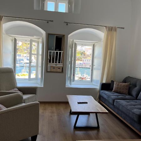 Douskos Port House Hotel Hydra  Exterior photo